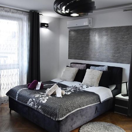 Apartament Night Premium クラクフ エクステリア 写真